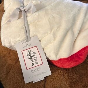 Hallmark Santa holiday blanket nwt